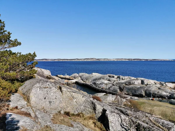 Una Hermosa Toma Una Costa Rocosa Cerca Del Mar Kjerringvik —  Fotos de Stock