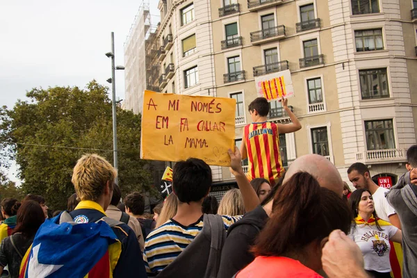 Barcelona Spanien Oktober 2019 Kinder Mit Plakaten Fordern Die Unabhängigkeit — Stockfoto