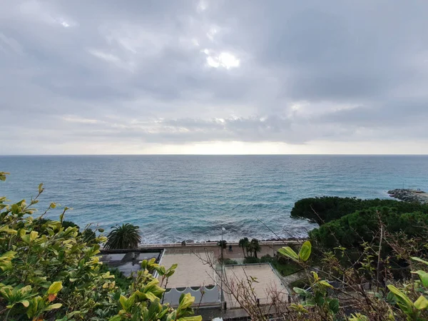 Veduta Panoramica Delle Case Vicino Mare Sotto Cielo Nuvoloso Liguria — Foto Stock