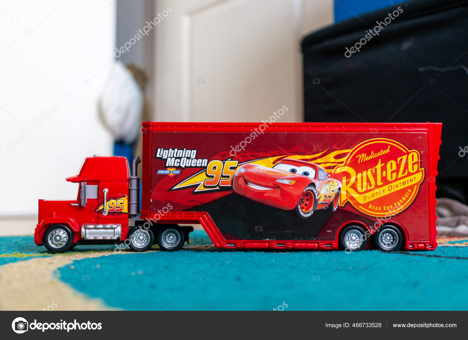Mack Superliner Caminhão Transportando Relâmpago McQueen Vermelho Carro de  Corrida em Carros Filme Bordado de Ferro Liga/Costura no Patch