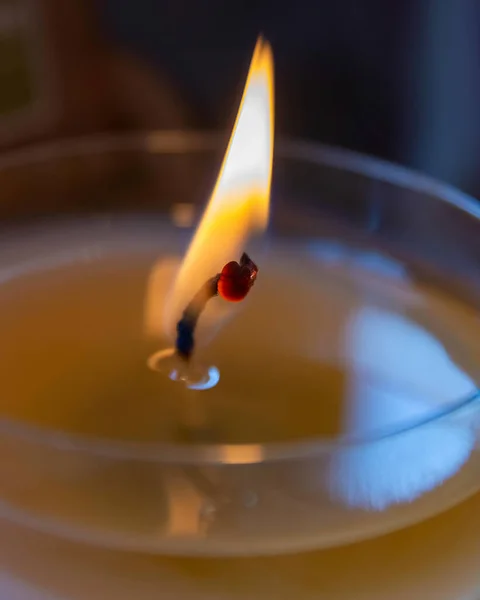 Primer Plano Una Vela Encendida — Foto de Stock