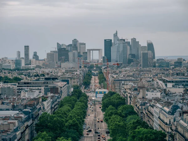 パリの街並み 曇り空の下でのフランスの美しい風景 — ストック写真
