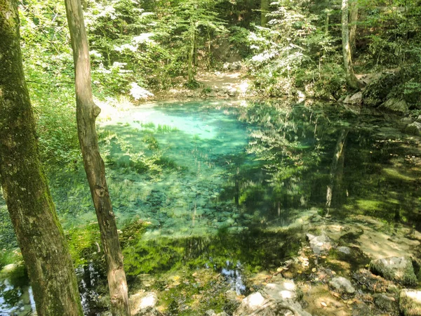 Malebný Výhled Jezero Ochiul Beiului Tyrkysovou Vodou Okrese Caras Severin — Stock fotografie