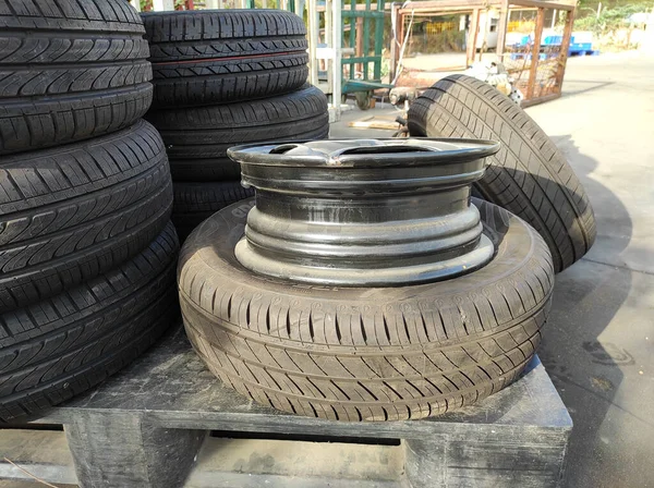 Lot Stocked Old Worn Out Tires — Stock Photo, Image