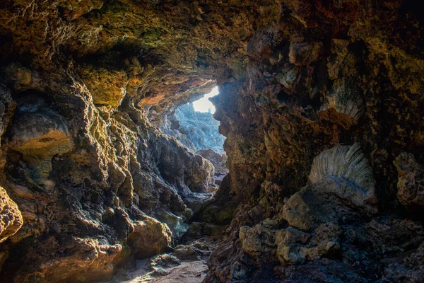 Una Bella Vista Una Grotta Con Formazioni Rocciose — Foto Stock