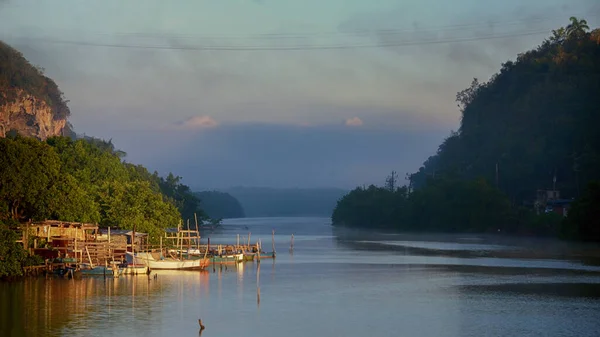 Río Yumuri Matanzas Cuba Con Aguas Tranquilas Cielo Suave Altas — Foto de Stock