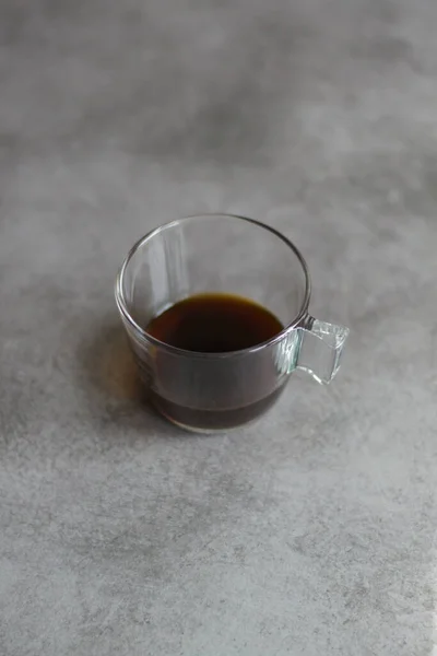 Una Toma Vertical Una Pequeña Taza Café Mesa Cocina — Foto de Stock