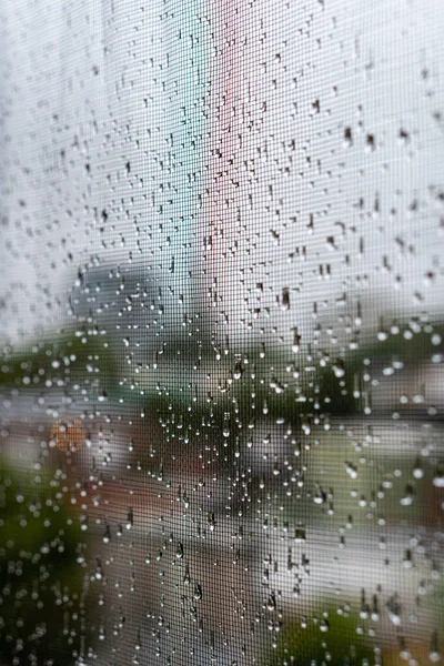 Een Close Van Frisse Schone Regendruppels Het Raamscherm — Stockfoto