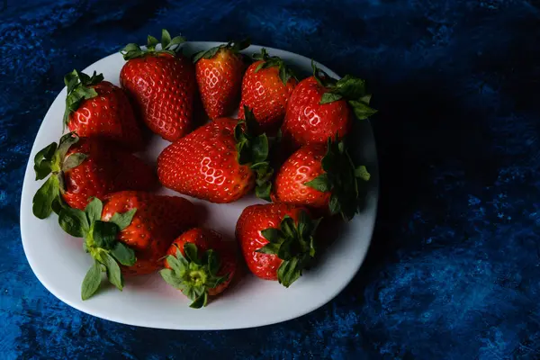 Closeup Shot Delicious Strawberries Served White Plate — Stock Photo, Image