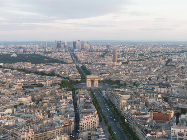 パリの街並み 曇り空の下でのフランスの美しい風景 — ストック写真