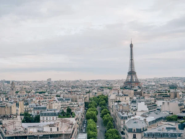 Красивый Пейзаж Города Эйфелевой Башней Париже Франция Облачным Небом — стоковое фото