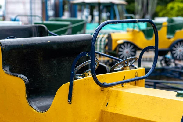 Das Gelbe Auto Des Karussells Freizeitpark — Stockfoto