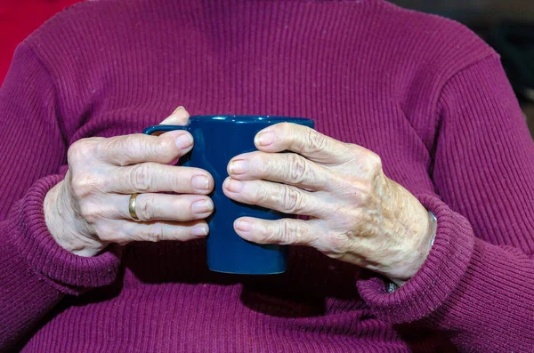Closeup Old Person Wearing Purple Sweater Holding Mug Drink — Stock Photo, Image