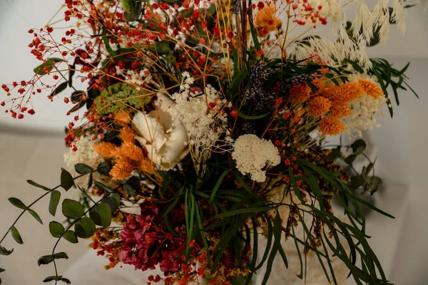 Närbild Skott Dekorativa Konstgjorda Blommor Bukett Vas — Stockfoto