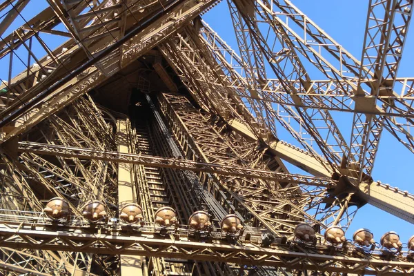 Eine Detaillierte Ansicht Des Fachwerks Des Eiffelturms Von Unten Paris — Stockfoto