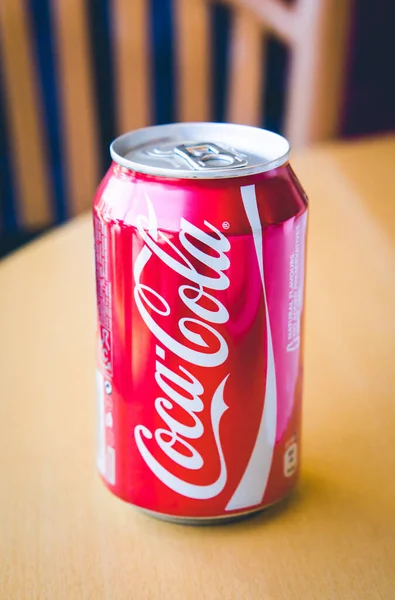 Poznan Poland Oct 2016 Can Coca Cola Standing Wooden Table — Stock Photo, Image