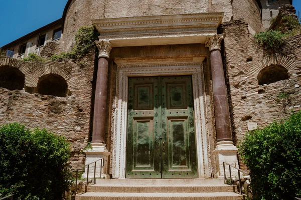 Puerta Del Templo Rómulo Foro Romano Roma Italia —  Fotos de Stock