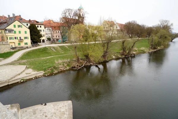 Eine Malerische Ansicht Von Gebäuden Der Nähe Der Alten Steinbrücke — Stockfoto