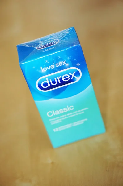 Poznan Polonia Marzo 2014 Paquete Azul Condones Durex Sobre Una —  Fotos de Stock