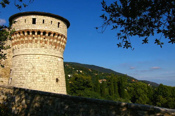 Eine Flache Aufnahme Des Schlosses Von Brescia Gegen Den Blauen — Stockfoto