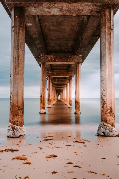 ブライトンビーチの木製の桟橋 — ストック写真