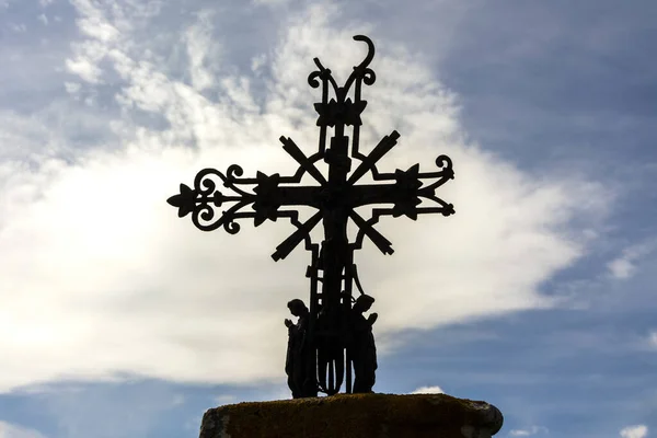 法国十字架上生锈的十字架雕塑 — 图库照片
