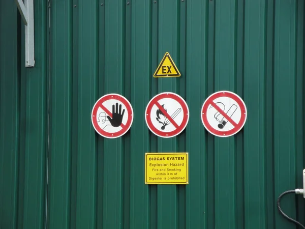 カナダのアルバータ州のバイオガス工場の禁止標識 — ストック写真