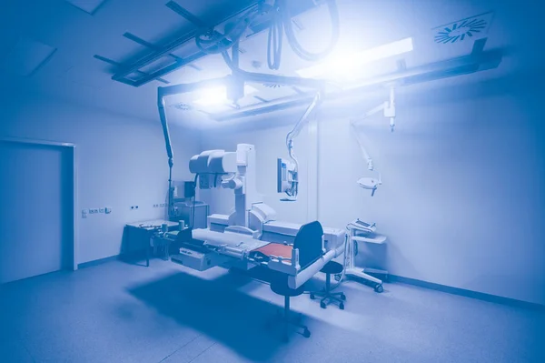 Hastane Odasında Mavi Efektli Bir Röntgen Cihazı — Stok fotoğraf