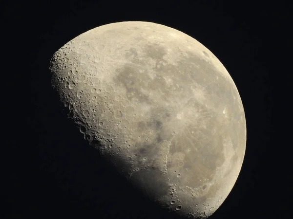 Una Veduta Della Luna Nella Fase Cera Gibbous — Foto Stock