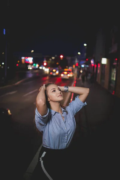 Una Hermosa Mujer Caucásica Bosnia Herzegovina Posando Ante Cámara Por —  Fotos de Stock