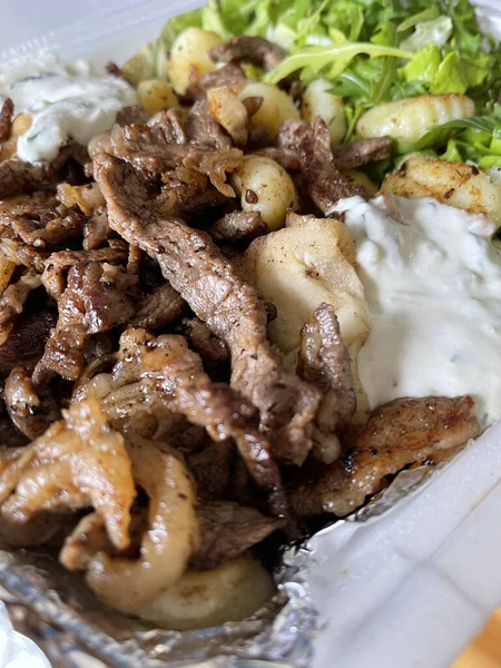 Närbild Aptitretande Typiska Grekiska Gyros Tallrik — Stockfoto