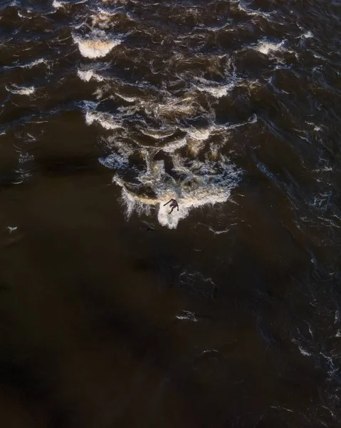 Surfista Che Surf Onda Stazionaria Nel Mezzo Del Fiume Ottawa — Foto Stock