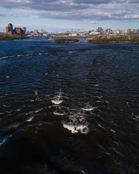 Chico Surfeando Medio Del Río Ottawa — Foto de Stock