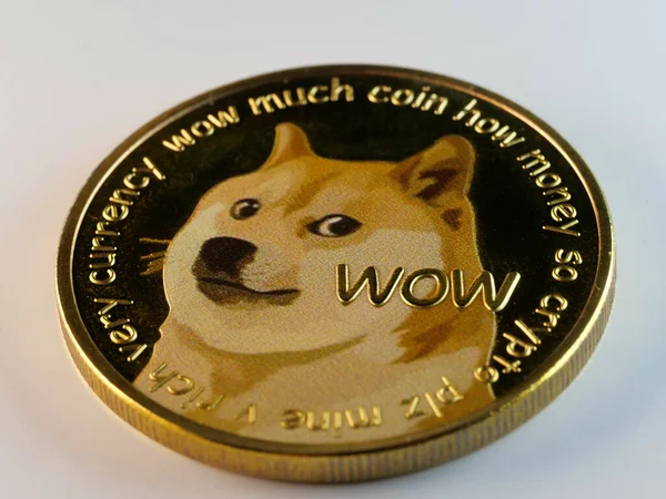 Closeup Shot Golden Dogecoin Isolated White Background — Stock Photo, Image