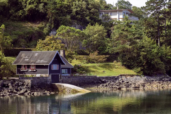 Una Hermosa Vista Una Casa Orilla Del Lago — Foto de Stock