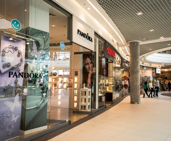 Poznan Polonia Octubre 2016 Joyería Pandora Centro Comercial Galeria Malta —  Fotos de Stock