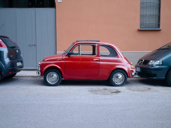 Lombardy Itália Abr 2021 Carros Hortelã Vintage Dormindo Nas Ruas — Fotografia de Stock