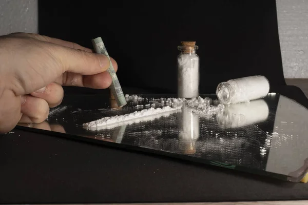 Vista Cerca Botellas Cocaína Polvo Sobre Mesa Una Persona Que — Foto de Stock