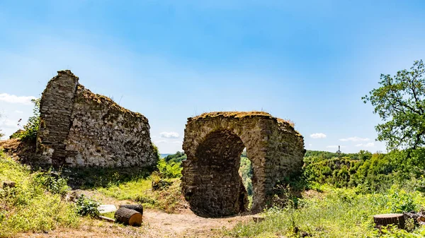 Una Vista Las Ruinas Del Castillo Questenberg Las Montañas Harz —  Fotos de Stock