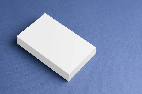 Uma Caixa Branca Fundo Azul Modelo Mock Pronto Para Projeto — Fotografia de Stock