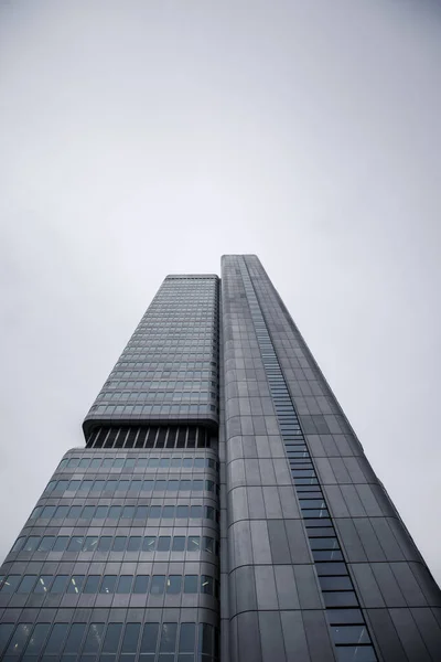 Ein Niedriger Winkel Eines Modern Gestalteten Gebäudes Finanzviertel Frankfurt Deutschland — Stockfoto