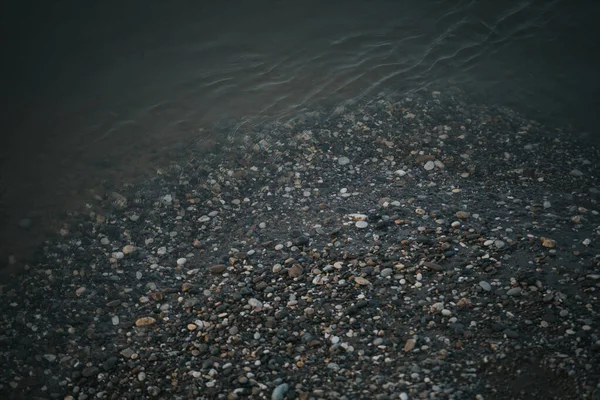 Närbild Flod Med Små Stenar — Stockfoto