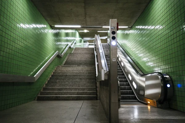 Pohled Prázdného Eskalátoru Schodiště Stanici Metra Německu — Stock fotografie