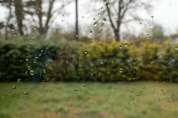 Een Close Shot Van Regendruppels Een Raam Glas — Stockfoto