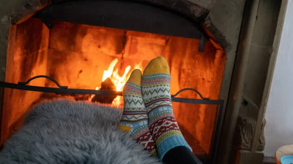 Woman Legs Woolen Socks Heat Cozy Fireplace — Stock Photo, Image