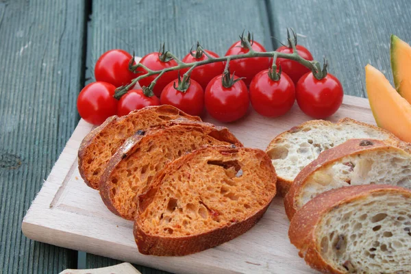 Primo Piano Pomodorini Ciliegia Pane Bruschetta — Foto Stock