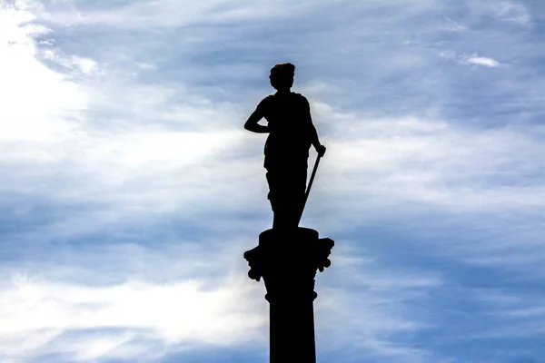 Tiro Uma Silhueta Estátua França Fundo Céu — Fotografia de Stock