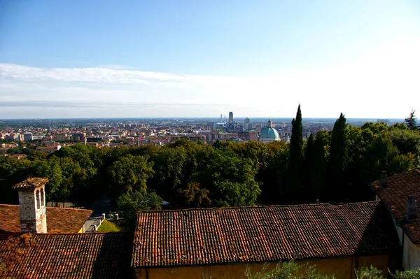 Una Vista Fascinante Del Cielo Nublado Sobre Paisaje Urbano —  Fotos de Stock