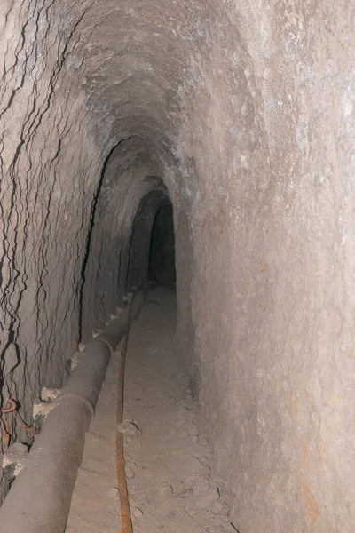 Вертикальний Знімок Незавершеного Підземного Проходу — стокове фото