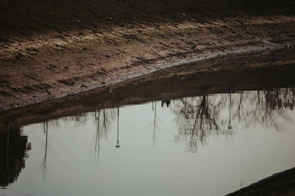 Ein Natürlicher Blick Auf Einen Ruhigen Fluss Mit Der Reflexion — Stockfoto